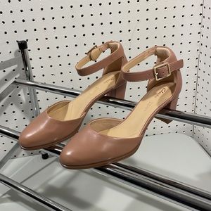 Clarks Cushion Plus Women’s Ankle Strap size 7 1/2 medium Pumps never worn